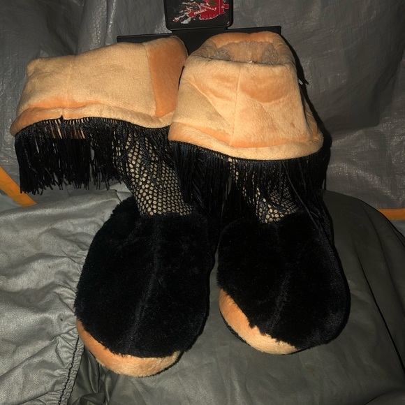 Warner Bros. Shoes - Slippers****.   ~ Going to Flea Market